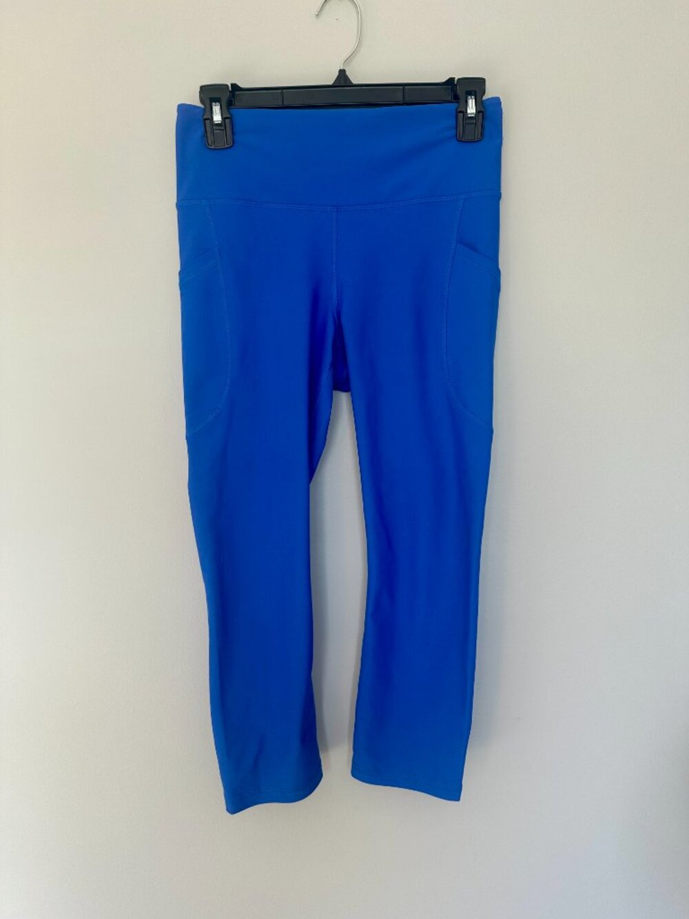Old Navy Power Soft High Rise Go Dry Capri Leggings with Pockets Blue Sz. Medium